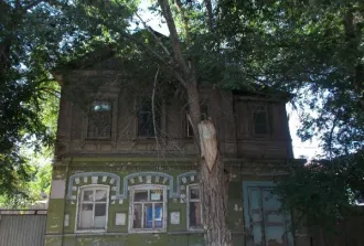 Земельный участок 700 кв.м, адм.здание 213,3 кв.м, гараж 115,7 кв.м, Астраханская обл. земельный участок, общей площадью 700 кв. м, КН 30:06:100407:13, РНФИ P11320000685, с расположенными на нем объектами недвижимого имущества – административное здание, КН 30:06:100617:2530, РНФИ P12320001910…