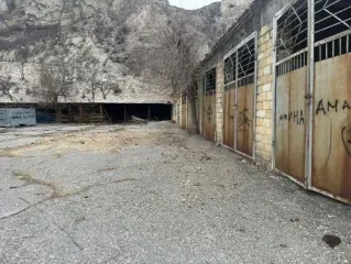 Нежилое здание 1071,33 кв.м, участок 22000 кв.м, Дагестан Кадастровый номер здания 05:35:000002:1861, земельного участка 05:35:000002:1186 Имущество расположено по адресу: РФ, Республика Дагестан, Унцукульский район, с. Унцукуль.