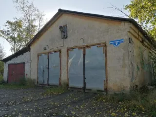 Земельный участок 2650 кв.м со зданиями гаража, склада, морга, Котлас, Архангельская область. Земельный участок, кадастровый номер 29:24:010204:82 с расположенными на нем объектами недвижимого имущества: здание гаража котласской поликлиники, кадастровый номер 29:24:010204:210, здание склада…