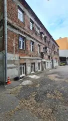 Нежилое помещение 638,6 кв.м и право аренды земельного участка 451 кв.м, Москва. Помещение в Москве, 638,6 кв.м и земельный участок, 451 кв.м. Недвижимое имущество в составе: 1) Нежилое помещение общей площадью 638,6 кв.м., кадастровый №77:01:0003035:2437, адрес: Российская Федерация, г.Москва…