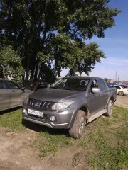 Грузовой бортовой автомобиль МИЦУБИСИ L200 2.4, 2017г.в., г/н К469НХ124, VIN ММCJYKL10HH019020, номер кузова отсутствует, номер двигателя UBS9985, цвет серый. Рабочее состояние не проверялось, имеет сколы и трещины на лобовом стекле, вмятина на заднем право крыле. Начальная цена продажи 1 730…
