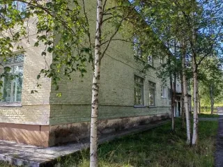 Нежилое здание 1733,8 кв.м, Мурманская область, Верхнетуломский. Адрес местонахождения: Российская Федерация, Мурманская область, муниципальный район Кольский, городское поселение Верхнетуломский, поселок городского типа Верхнетуломский, улица Лесная, дом 4А, кадастровый номер объекта…
