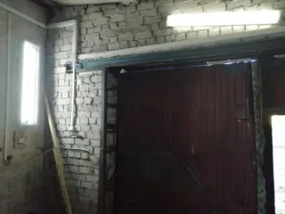 Земельный участок 2650 кв.м с постройками Котлас, кадастровый номер 29:24:010204:82 с расположенными на нем объектами недвижимого имущества: здание гаража котласской поликлиники, кадастровый номер 29:24:010204:210, здание склада котласской поликлиники, кадастровый номер 29:24:010204:209; здание…