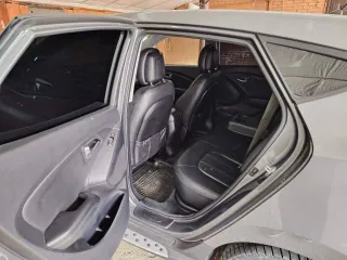 Hyundai ix35 2014 года, VIN TMAJU81EDEJ565022, госномер Н398МР15. Автомобиль не на ходу, находится в разобранном состоянии, неисправны АКПП и ДВС. Транспортное средство в залоге.