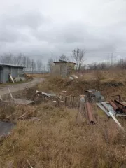 1/2 доли здания, нежилое, площадью 984,8 кв.м., кадастровый номер: 36:31:4100023:3, Адрес: Воронежская обл., Хохольский р-н, с. Хохол, ул. Красноармейская, д. 84А 
½ доли земельного участка площадью 21266+/- 1088 кв.м., кадастровый номер: 36:31:4100023:2, категория земель: земли населенных…