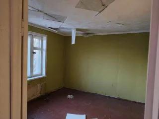 Доля дома 62.3 м² и участок 1592 м² в Курганской области. 8/10 доли дома и 8/10 доли земельного участка в Курганской обл. 8/10 долей в праве собственности (совместная собственность супругов) на жилой дом площадью 62.3 кв.м. с кадастровым номером 45:11:000000:3947 и 8/10 долей в праве собственности…