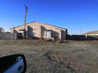 Нежилое здание общей площадью 1209,8 кв.м, расположенное на земельном участке общей площадью 2091,0 кв.м по адресу: Волгоградская область, Михайловский район, ст. Етеревская, ул. Ленинская, дом 59. Количество этажей: 1. Кадастровые номера: 34:16:060004:78, 34:16:060004:380