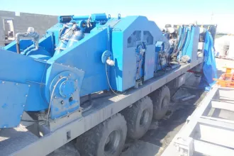 Верхний привод гидравлический СВП Drillmec HTD250C с гидравлическим силовым блоком (ГСУ) системы верхнего привода, производства Drillmec S.p.A, Италия, 2018 года выпуска, в сборе, для буровых установок, в т.ч. мобильных.