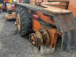 Автогрейдер ГС-18.05 2009 года, госномер МТ 6472 02. Страна-производитель: г. Брянск. VIN: 090020 (125). Год выпуска: 2009. Заводской номер машины (рамы): 090020. Номер двигателя: 90279588. Цвет: оранжево-черный. Паспорт самоходной машины (ПСМ): ВЕ № 550027 от 04.09.2009г. Мощность двигателя: 130…