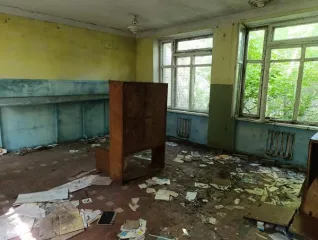 Школа 1057.2 м² котельная 121.6 м² Курская область Нежилое здание (школа) площадью 1 057,2 кв.м, кадастровый номер: 46:08:210301:408; нежилое здание (котельная) площадью 121,6 кв.м, кадастровый номер: 46:08:210301:407; земельный участок площадью 7880+/-62 кв.м, кадастровый номер: 46:08:210301:238…