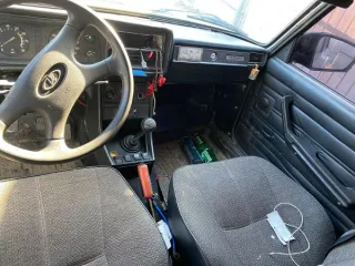 ВАЗ-21074 2003 года, госномер С168СХ43, VIN ХТА21074031707788, цвет фиолетовый. По кузову имеется коррозия, колеса спущены, ключи зажигания и ПТС изъяты. Рабочее состояние не проверялось.