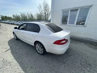 Skoda Superb, 2012 года, 152 лс, 139040 км, АКПП. год изготовления: 2012, легковой седан, г/н: Р534ТУ186, цвет: белый, VIN: TMBAB43T8C9061186, ПТС 86 РТ 919350, СТС 99 85 970540 (проблема в электрике, требуется прошивка катализатора, замена датчика впускного коллектора)