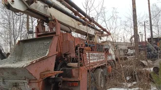 Volvo F7 1983 года выпуска, идентификационный номер YV2L07FC7DA021540, цвет белый. Бетоносмеситель на базе Volvo F7. Транспортное средство не на ходу, работоспособность механизмов отсутствует. Адрес стоянки: Екатеринбург, улица Фронтовых Бригад, 35А.