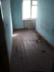 встроенное нежилое помещение в жилом доме; по адресу:  г. Саранск,  ул. Республиканская, д. 100, помещ. 1; Краткая характеристика помещения: год постройки – 1972. Площадь – 7,2 кв.м, этаж 1. Фундамент – железобетонный, перекрытия – железобетонные, наружные стены – кирпичные, полы – дощатые, двери –…