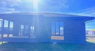 Земельный участок 600 кв.м и жилой дом 129 кв.м, Московская область. Земельный участок, площадью 600 +/- 9 кв. м, расположенный по адресу: Московская область, город Домодедово, село Юсупово, кадастровый номер 50:28:0110156:11435, категория земель: земли населенных пунктов, виды разрешенного…