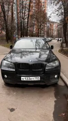 Bmw X6 2010 года, VIN: WBAFG2102BLN92421. Автомобиль не заводится из-за проблем с топливными форсунками. Боковые зеркала - царапины, повреждение лакокрасочного покрытия. Правое переднее крыло - скол, повреждение лакокрасочного покрытия (закрыто пленкой). Правый передний подкрылок - кустарная…