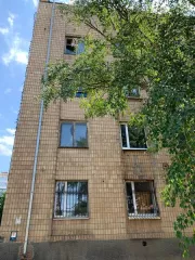 Административное здание, расположенное по адресу:  г. Сальск, ул. Ленина, 39 Административное здание, расположенное на земельном участке  по адресу: Ростовская область, г. Сальск, ул. Ленина, 39, в том числе: - Нежилое помещение, общей площадью 877,1 кв.м, кадастровый номер 61:57:0010526:18…