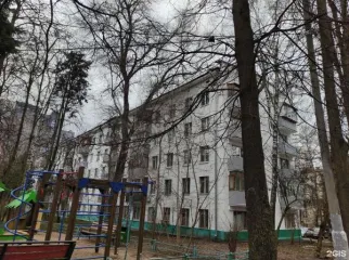 1/2 доля в праве общей долевой собственности в квартире площадью 58,7 кв. м по адресу: г. Москва, Черемушки, ул. Херсонская, д. 36, корп. 3, кв. 208, к/н: 77:06:0004010:4317. Общая площадь: 58.7. Сведения об ограничениях и обременениях указаны в Выписке из единого государственного реестра…