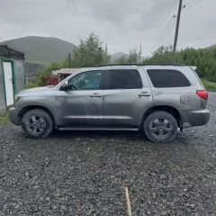 Toyota Sequoia, 2016 год, VIN: 5TDDY5G17GS14490. Легковой универсал.