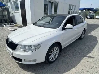Skoda Superb, 2012 года, 152 лс, 139040 км, АКПП. год изготовления: 2012, легковой седан, г/н: Р534ТУ186, цвет: белый, VIN: TMBAB43T8C9061186, ПТС 86 РТ 919350, СТС 99 85 970540 (проблема в электрике, требуется прошивка катализатора, замена датчика впускного коллектора)