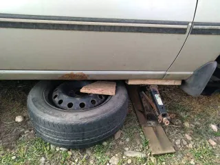 Daewoo Nexia 2005 года, 85 л.с., пробег 450000 км. VIN: XWB3D31UD5A030564, седан, серебристый цвет, механическая коробка передач. Имеет внешние повреждения: потертости, царапины, вмятины, очаги коррозии на кузове, трещины и сколы стекол. Со слов должника, двигатель неисправен. По данным ГИБДД…