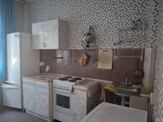 Доля квартиры 77.6 м² в Мурманской области, г. Апатиты, ул. Жемчужная, д. 8, кв. 27. Кадастровый номер: 51:14:0020702:1670.