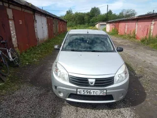 Dacia Sandero 2009 года, серебристый, VIN: UU1BSDBNH41395213, ПТС: 35УВ 928060, госномер: Е596ТС35, мощность 75 л.с. (55 кВт), объем двигателя 1149 см³, бензиновый двигатель.