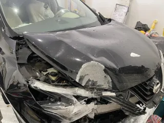 Nissan Murano 2019 года, VIN Z8NTANZ52GS010756. Пробег 26 000 км. Вариатор. Не заводится, не на ходу. Неисправности: сработали 4 подушки безопасности, правая передняя дверь заклинила из-за деформации кузова, капот под замену, лобовое стекло с трещиной справа по всей высоте, радиатор с течью…