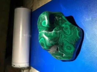 Малахит камни сумки рюкзак Малахит (1 полимерный пакет) – 1,1 кг. Камни – 184 шт. Сумки, рюкзак – 1 шт. Имущество продается в том виде, в каком оно есть, в случае продажи возврату/обмену не подлежит. За скрытые дефекты имущества Продавец ответственности не несет.