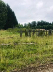 Здание 8,1 кв.м, участок 1713 кв.м, Свердловская область. Нежилое здание с кадастровым номером 66:59:0213001:305, общей площадью 8,1 кв.м., земельный участок с кадастровым номером 66:59:0213001:182 общей площадью 1713 кв.м., расположенные по адресу Свердловская область, г. Полевской, д. Кенчурка…