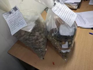 Янтарь сырец различных форм и фракций в ассортименте. Янтарь-сырец различных форм и фракций, отходы от распиловки янтаря, заготовки из янтаря, янтарь поделочный общим весом 20438,08 г и 105,299 кг, всего в лоте 28 позиций.    Полное описание в приложении "Лот № 20" и информационном сообщении. 
Тип…