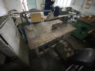 Деревообрабатывающее и авторемонтное оборудование, включая фрезерный, рейсмусовый, токарный, шлифовальные станки, кран-балки. Станок фрезерный по дереву Ф-130-04 (1 шт.); станок рейсмусовый СР8-20М (1 шт.); циркулярная пила (1 шт.); строгальный станок (1 шт.); токарный станок (1 шт.); пазовальный…