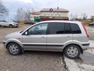 Ford Fusion 2007, серебристый. VIN: WF0UXXGAJU7U73524, госномер: М982СВ73.