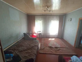 1/4 доля жилого дома 53,8 м² и 1/4 земельного участка 509 м², Омская область, г. Исилькуль, туп. Новопартизанский, д. 9. Кадастровый номер дома: 55:33:210202:3751, кадастровый номер участка: 55:33:220102:1160. Категория земель: земли населенных пунктов, вид разрешенного использования: для ведения…