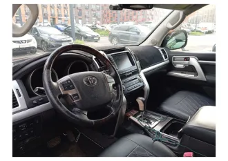 Toyota Land Cruiser 2008 Toyota Land Cruiser 2008 г.в. VIN-номер JTMHV05J404015969 С имуществом можно ознакомиться по адресу: г. Москва, Новосередневский пр-т, общественная парковка у д. 17. Для согласования даты, времени и ознакомления с имуществом, заинтересованное лицо направляет заявку на…