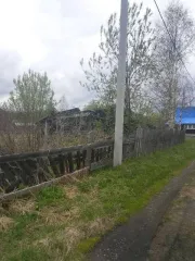 Дом 20,7 кв.м. и земельный участок 1161 кв.м. в Кемеровской обл., домовладение по адресу: Кемеровская область - Кузбасс, м.о. Таштагольский, п. Чугунаш, ул Центральная, д. 22, кадастровый номер ЗУ 42:12:0103002:212, площадь 1161 кв.м., кадастровый номер дома 42:12:0103002:439, площадь 20,7 кв.м.