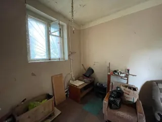 Нежилое помещение площадью 21,4 кв. м (г. Саратов, ул. Брянская, д. 26, пом. № 2), общая площадь 21,4 (двадцать одна целая четыре десятых) кв. м, кадастровый номер 64:48:020443:329, на цокольном этаже пятиэтажного жилого дома, ограничения и обременения отсутствуют. Кадастровый номер здания…