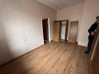 Объект аренды, площадь 61,9 кв. м., номер на поэтажном плане: 3-7,   адрес (местонахождение) объекта: 360003, Кабардино-Балкарская Республика, г. Нальчик, ул. Тарчокова, д. 54Г, помещение 11292-"А" Требуется текущий ремонт 
Общая площадь: 61.9 
Расположение в пределах объекта недвижимости (этажа…