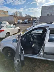 Lada Largus KS0Y5L, 2014 г.в., VIN: XTAKS0Y5LE0823868, гос. номер У697ЕО750, мощность двигателя 104 л.с. (77 кВт), объем 1598 см³, цвет: серый светлый, ПТС: 63НУ514419, СТС: 50 21 № 717419. Трещина на переднем бампере, коррозия на заднем правом крыле, царапина на переднем правом крыле, трещина на…