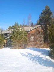 Здание клуба 163,1 кв.м и земельный участок 835 кв.м, Архангельская область. Здание клуба площадью 163,1 кв.м., с кадастровым номером 29:01:060407:238, расположенное по адресу: Российская Федерация, Архангельская область, м.о. Вельский, д. Кишерма, д. 45а и земельный участок площадью 835 кв.м., с…