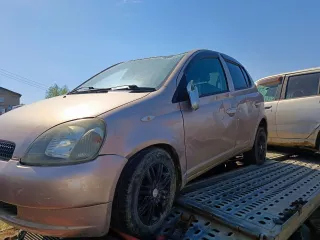 Транспортное средство Toyota Vitz, 2001 года выпуска, VIN отсутствует, модель, № двигателя ISZ 0820004, кузов №8СР10 3270771. Транспортное средство имеет повреждения, полученные в результате ДТП