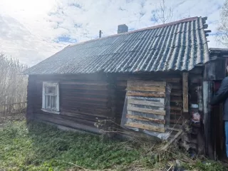Жилой дом площадью 34,7 кв.м., расположенный на земельном участке общей площадью 800 кв.м. по адресу: Ленинградская область, Лодейнопольский муниципальный район, Доможировское сельское поселение, дер. Околок, д. 2. Жилой дом 1-этажный, общая площадь 34,7 кв.м., кадастровый номер 47:06:0608001:363…