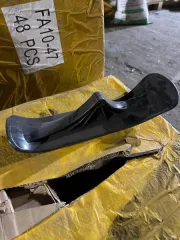 Картонные коробки с надписями на иностранном языке «Xsenia», внутри которых предположительно находятся держатели для LED-модулей, черного и белого цветов, сложной формы, из резины упакованные в индивидуальные пакеты по 1000 шт., грузовых мест - 7. Робот-мойщик окон, грузовых мест 3, количество штук…