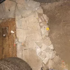 Нежилое помещение, площадью 17.7 кв. метра, с кадастровым номером 29:26:000000:1115 в праве собственности
Находящаяся по адресу: Архангельская область, г. Новодвинск, ул. Ворошилова, район жилого дома №37 "а"
На имущество наложены ограничения пристава в виде запрета на регистрационные действия