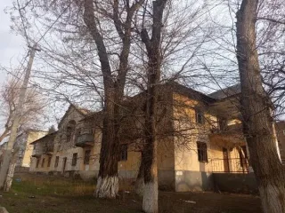 Нежилые помещения и квартиры 976.3 кв.м, земельный участок 1674 кв.м, Ростовская область - жилые и нежилые помещения, расположенные в расселенном многоквартирном доме, признанном аварийным и подлежащим сносу - помещение нежилое, квартиры № 1, № 2, № 3, № 3а, № 4, № 5, № 6, № 7, № 8, № 9, № 10, №…