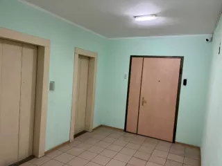 1/2 (0,5) доли в праве на жилое помещение, вид: квартира, кад.№ 77:04:0001016:2672, адрес: г. Москва, Лефортово, ул. Авиамоторная, д. 34, корп. 2, кв. 69, пл. 52,1 кв.м., долевая собственность, №77-77-04/015/2006-266 от 03.04.2006