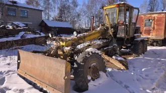 MAN ERF 26.385 FPLRS 2003, гос.№К471КУ, г.в. 2003, VIN SAFH32ZZZAG166728 (стоит на учете, ПТС). Автогрейдер ДЗ-143, 1990 года (снят с учета, документов нет). Реализуемое имущество неоднократно подвергалось ремонту, в следствии чего номерные агрегаты могут отсутствовать или не совпадать с указанными…