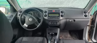 легковой автомобиль VOLKSWAGEN TIGUAN 2010 года выпуска, XW8ZZZ5NZAG10201, находится в залоге у ООО «МБ РУС Банк»