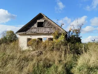 Нежилое здание 53.7 кв.м с участком 1010 кв.м, Ленинградская область. Кадастровый номер 47:23:0220001:247, расположено по адресу: Российская Федерация, Ленинградская область, Гатчинский муниципальный район, Пудостьское сельское поселение, д. Скворицы, д. 38б. Земельный участок кадастровый номер…