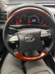 Toyota Camry 2008 Лот№1 - транспортное средство – Марка и (или) модель: Toyota Camry, год выпуска: 2008, № кузова: JTNBE40K803171396. Тех. состояние: имеется скол задней правой фары и царапины по правой стороне. Находится в залоге у ИП Гракович Андрей Антонович.